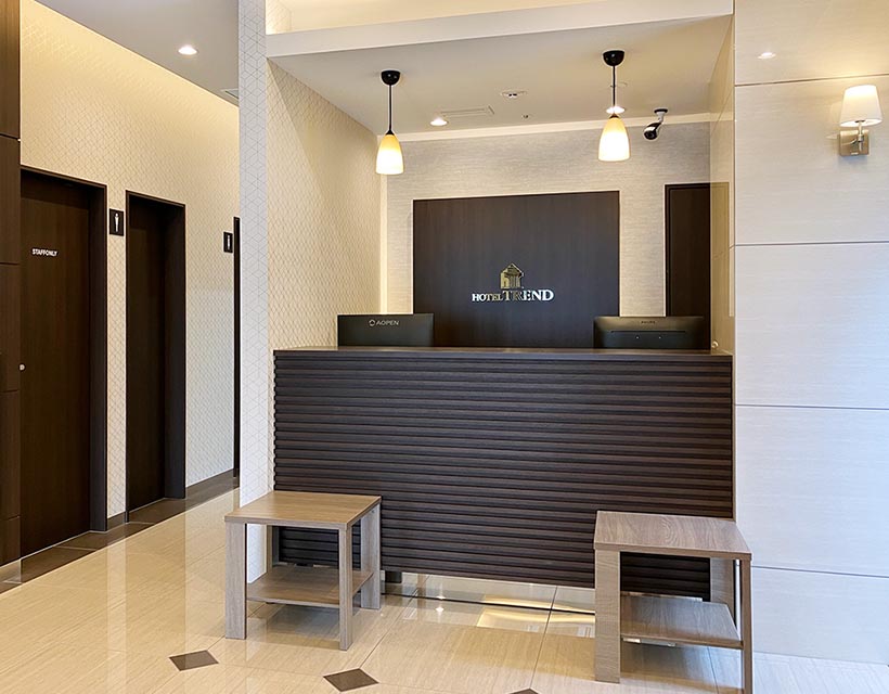 ホテルのフロントデスク